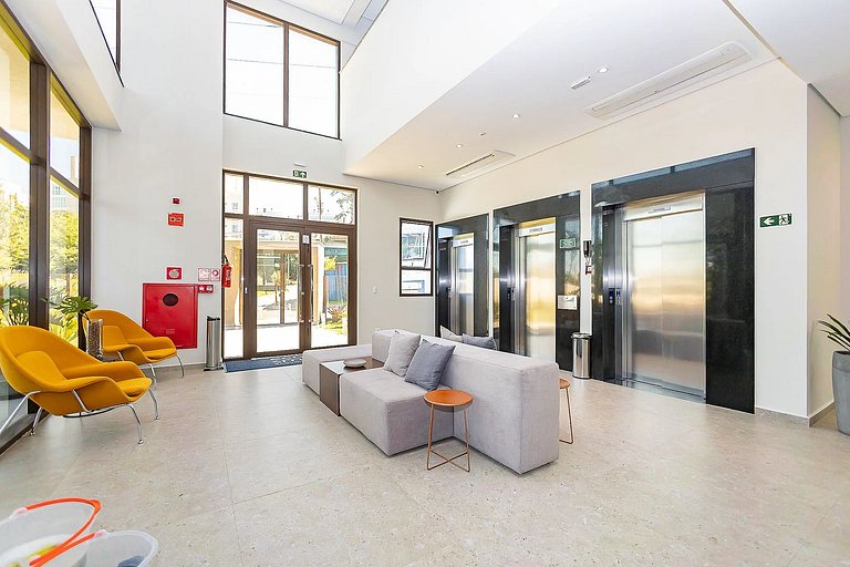 Prédio novo próximo ao parque Barigui com coworking e lavand
