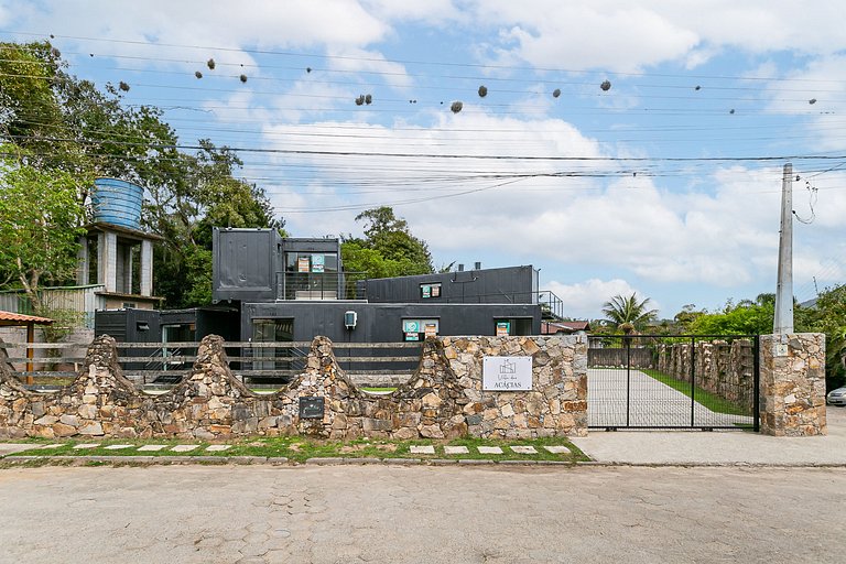 Contêiner no Rio Tavares, lugar calmo e tranquilo
