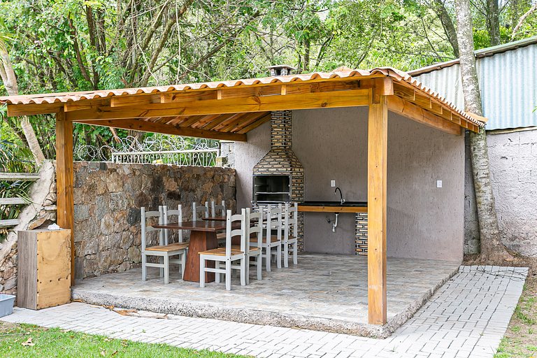 Contêiner no Rio Tavares, lugar calmo e tranquilo