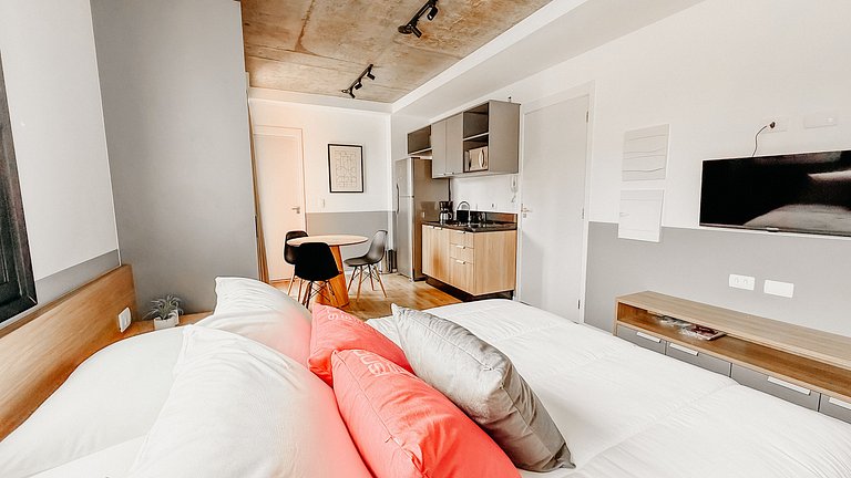 Studio recém inaugurado, com piscina e garagem