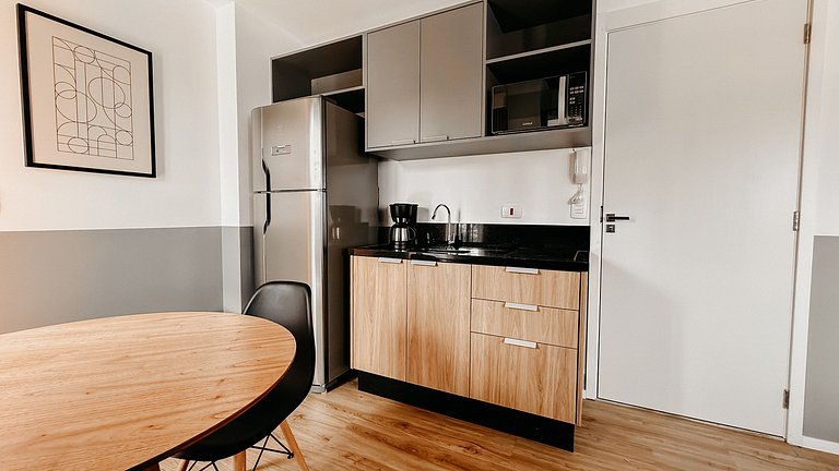 Studio recém inaugurado, com piscina e garagem