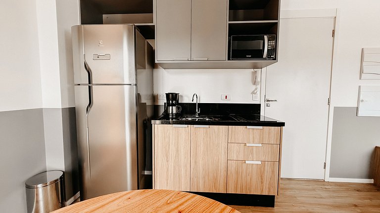 Studio recém inaugurado, com piscina e garagem