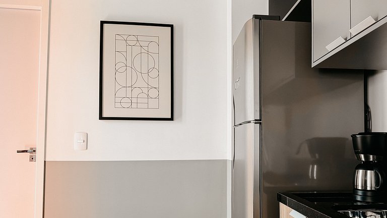 Studio recém inaugurado, com piscina e garagem