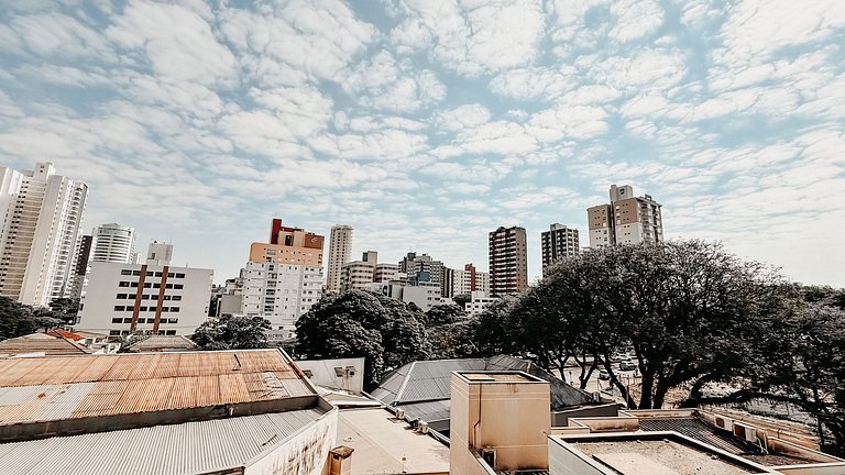 Studio recém inaugurado, com piscina e garagem