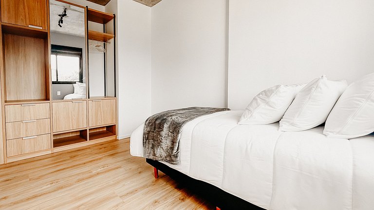 Ap para 3 pessoas novinho, próximo ao mercadão