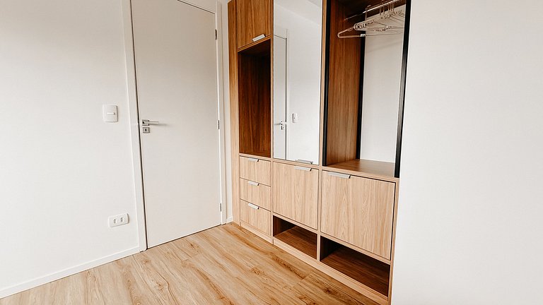 Ap para 3 pessoas novinho, próximo ao mercadão