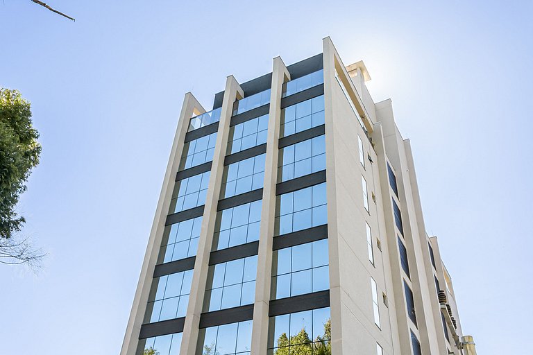 Ap com sacada e piscina climatizada no terraço