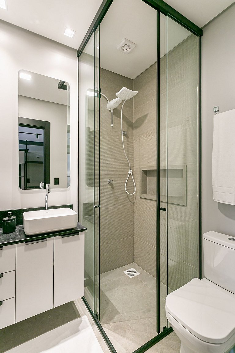 Ap com sofá-cama e piscina climatizada no terraço