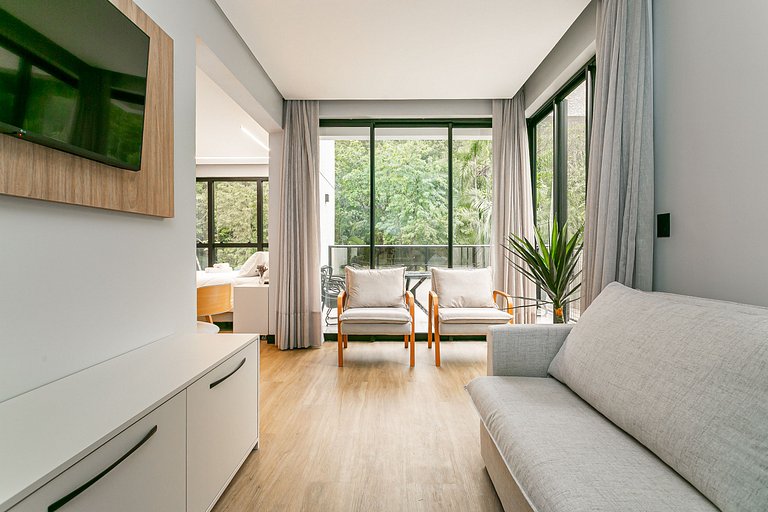Ap amplo com terraço, ao lado da Vila Germânica