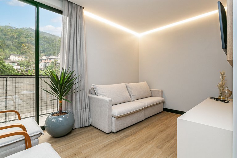 Ap amplo com terraço, ao lado da Vila Germânica