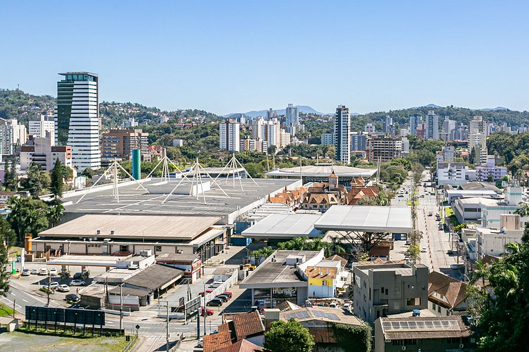 Ap amplo com terraço, ao lado da Vila Germânica