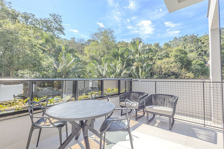 Ap amplo com terraço, ao lado da Vila Germânica