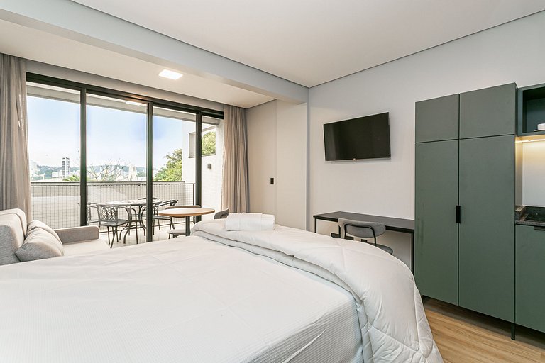 Ap amplo com terraço, ao lado da Vila Germânica