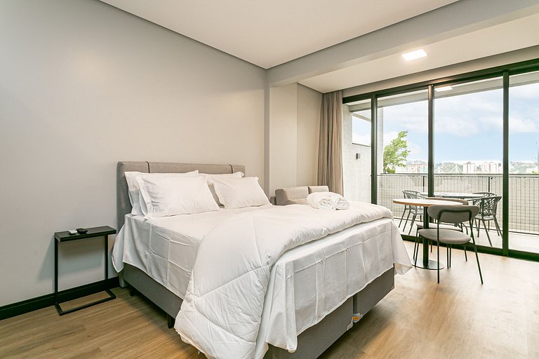 Ap amplo com terraço, ao lado da Vila Germânica