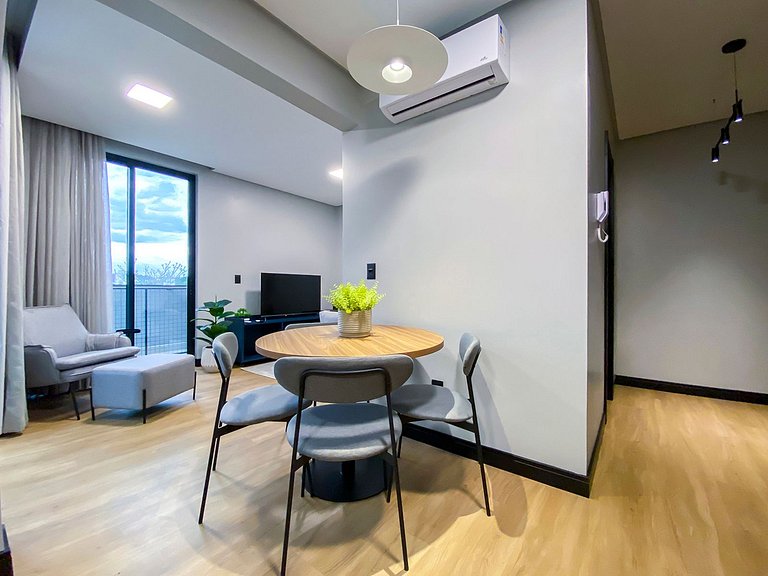 Ap amplo com terraço, ao lado da Vila Germânica