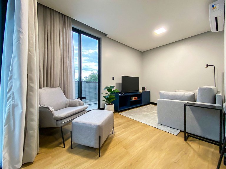 Ap amplo com terraço, ao lado da Vila Germânica