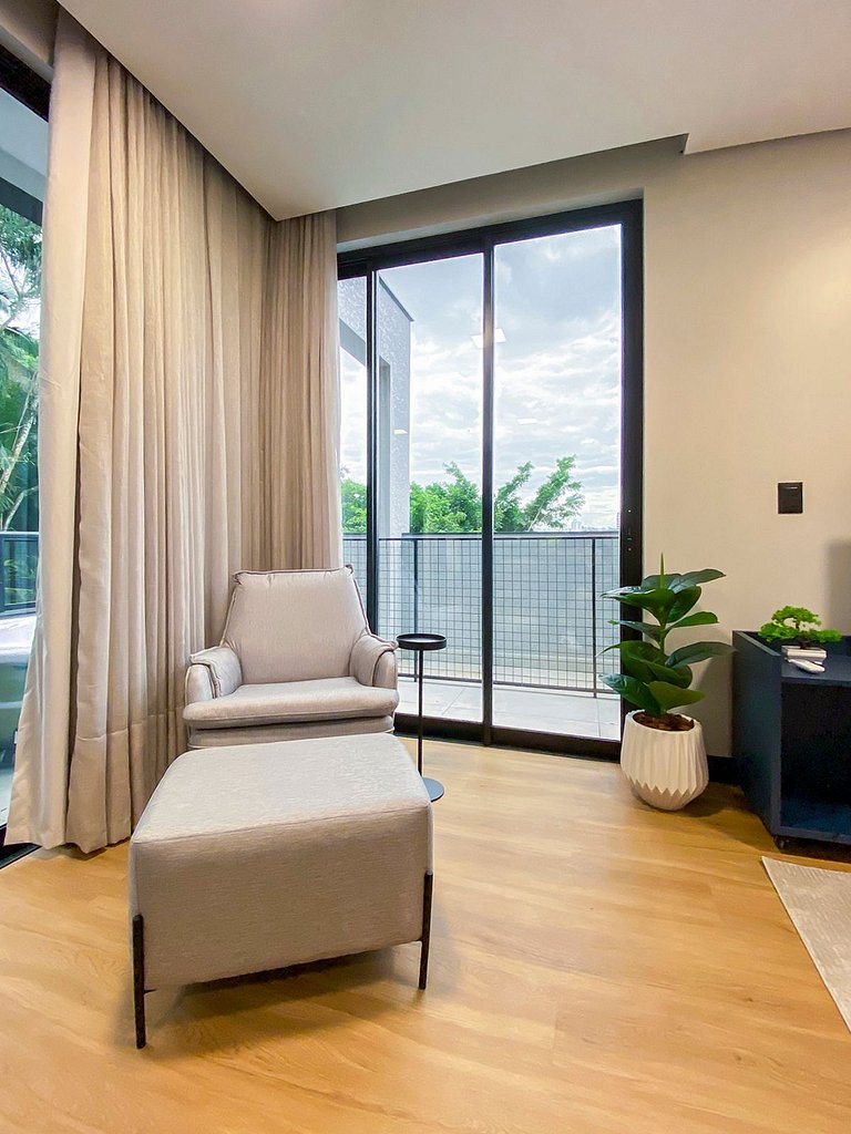 Ap amplo com terraço, ao lado da Vila Germânica