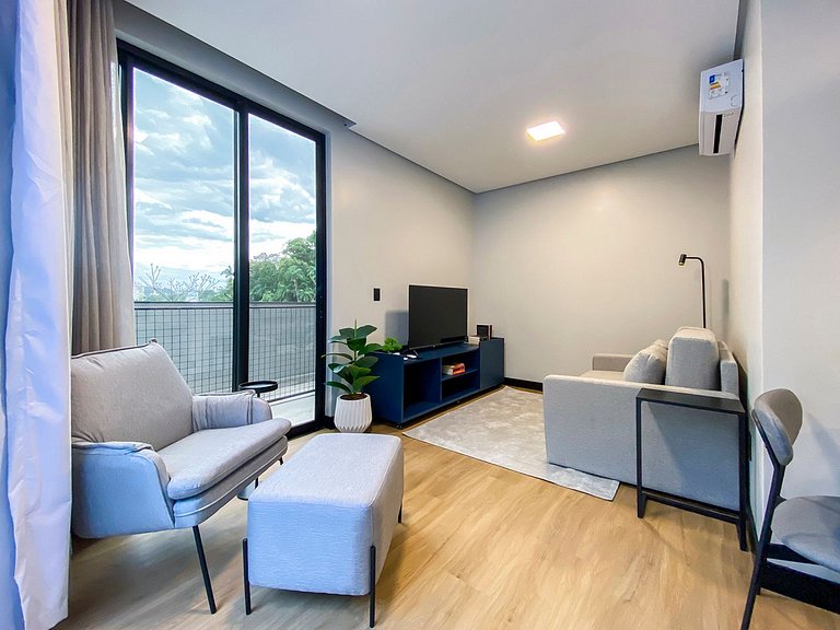 Ap amplo com terraço, ao lado da Vila Germânica