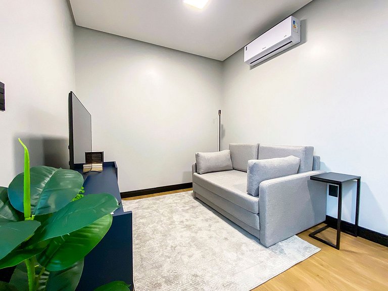 Ap amplo com terraço, ao lado da Vila Germânica