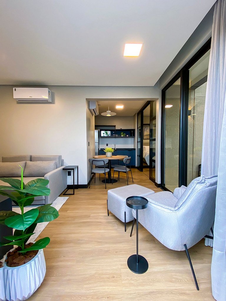 Ap amplo com terraço, ao lado da Vila Germânica