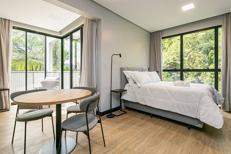 Ap amplo com terraço, ao lado da Vila Germânica