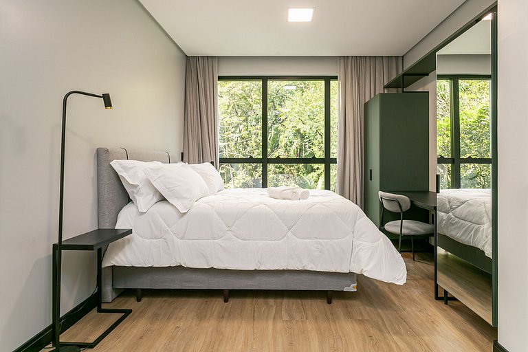 Ap amplo com terraço, ao lado da Vila Germânica