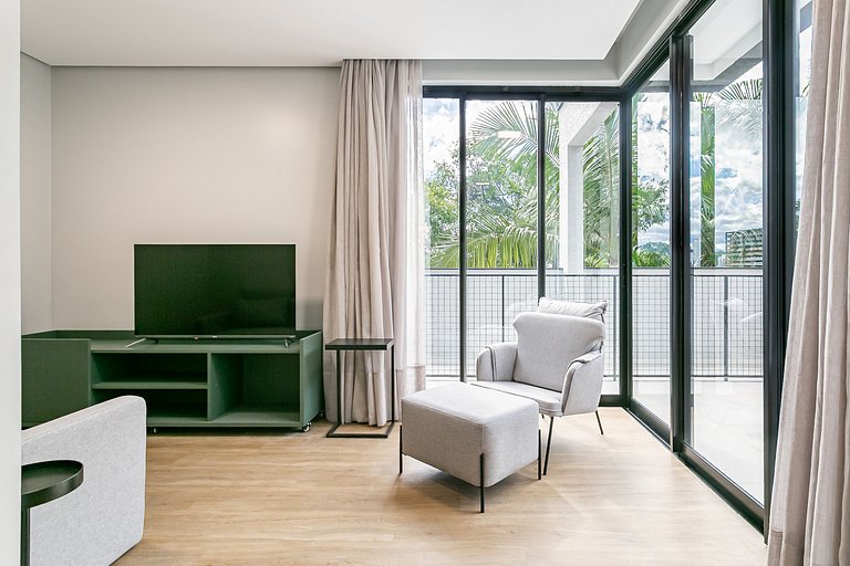 Ap amplo com terraço, ao lado da Vila Germânica