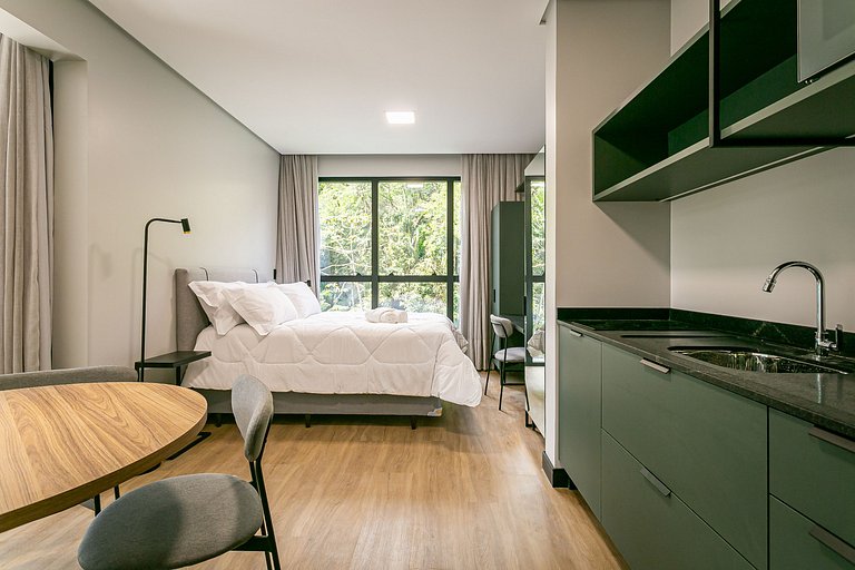 Ap amplo com terraço, ao lado da Vila Germânica