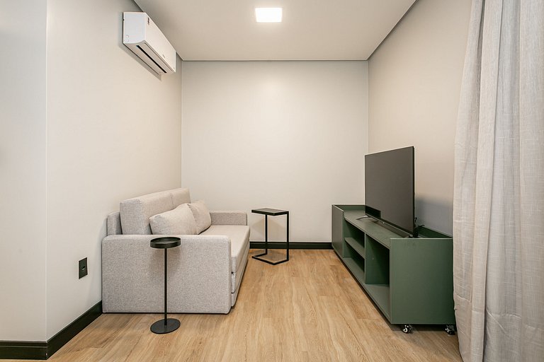 Ap amplo com terraço, ao lado da Vila Germânica
