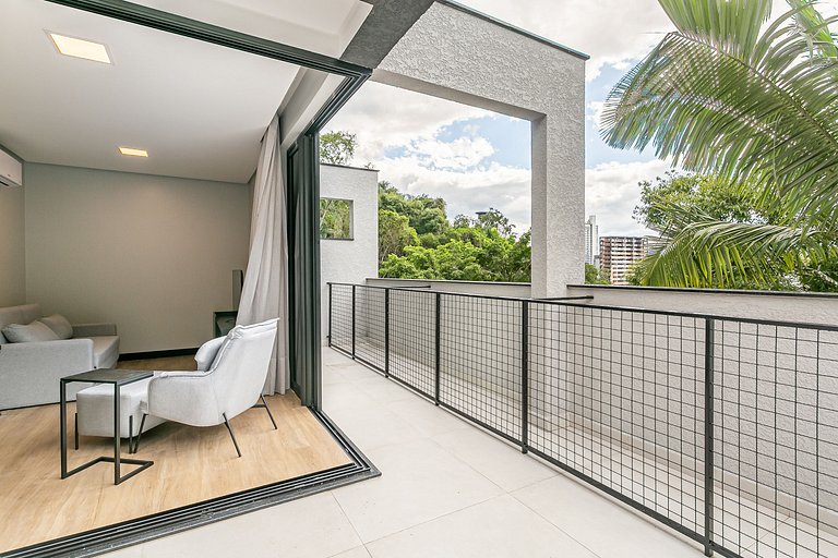 Ap amplo com terraço, ao lado da Vila Germânica