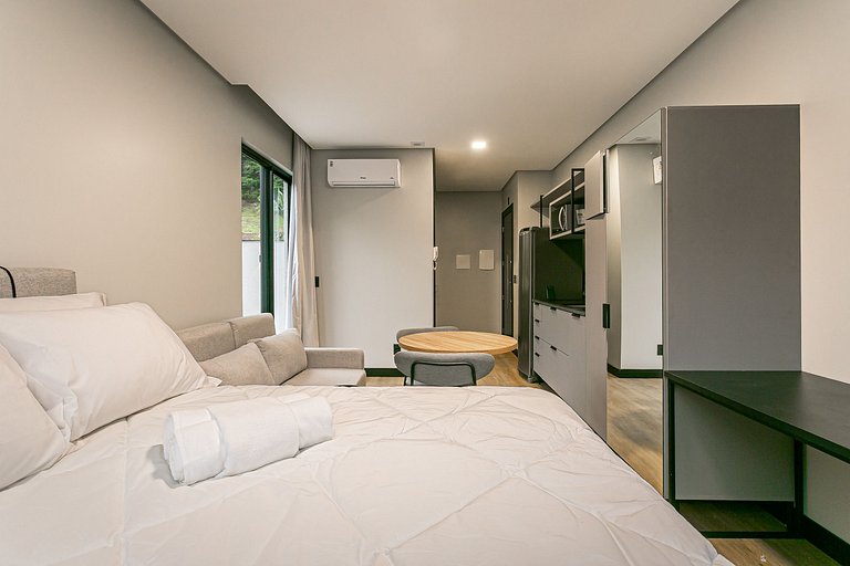 Ap amplo com terraço, ao lado da Vila Germânica