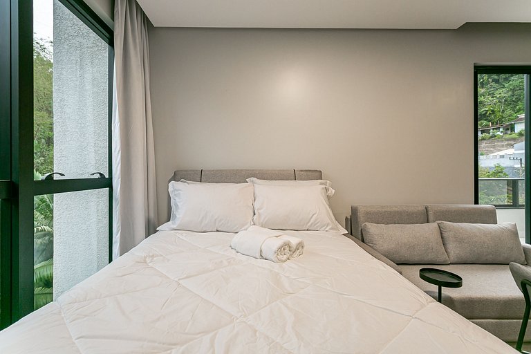 Ap amplo com terraço, ao lado da Vila Germânica