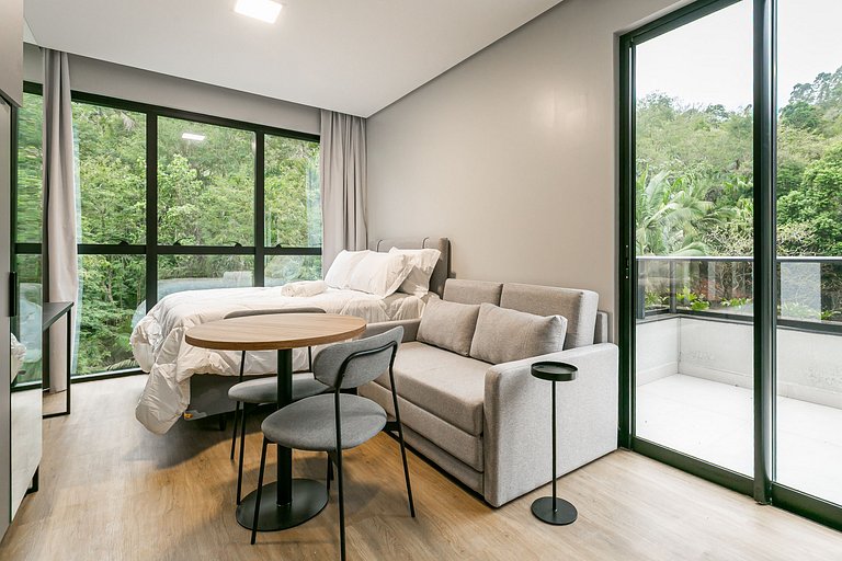 Ap amplo com terraço, ao lado da Vila Germânica