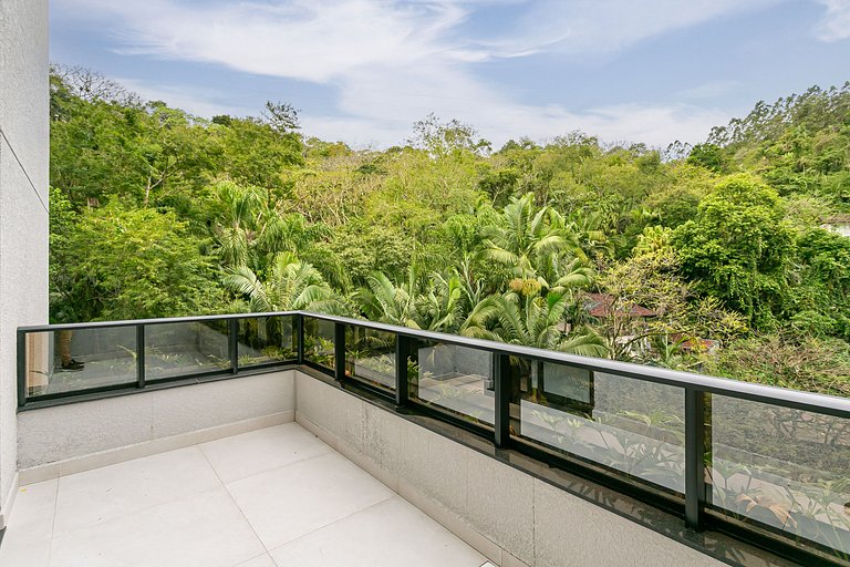 Ap amplo com terraço, ao lado da Vila Germânica