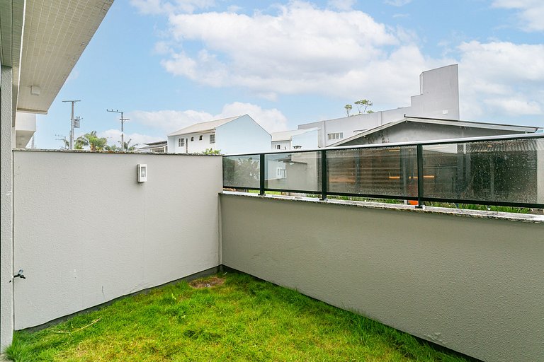 ap novo, a passos da praia, com piscina no terraço