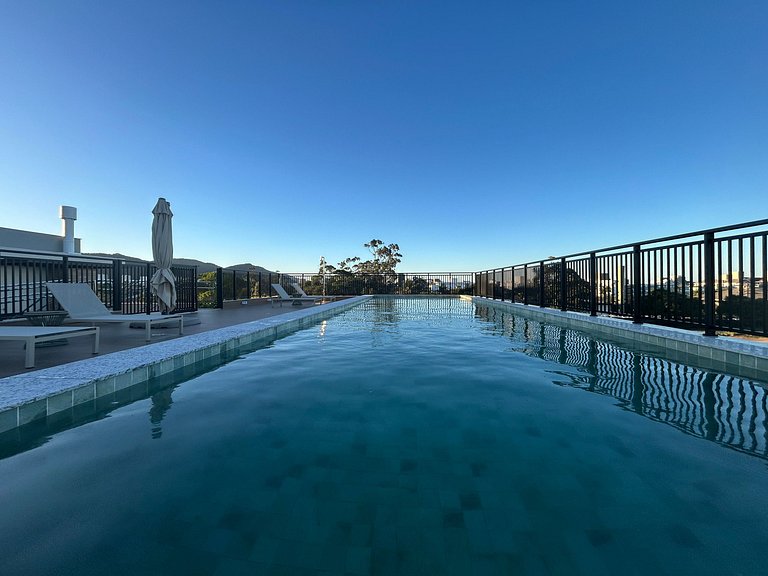 ap novo, a passos da praia, com piscina no terraço