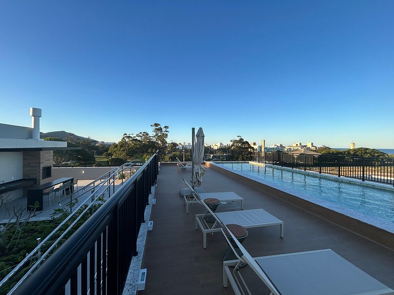 ap novo, a passos da praia, com piscina no terraço