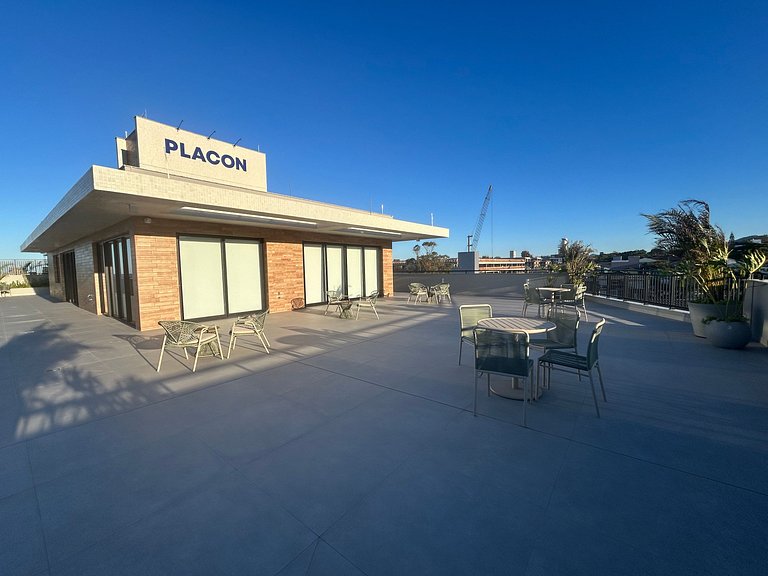 ap novo, a passos da praia, com piscina no terraço