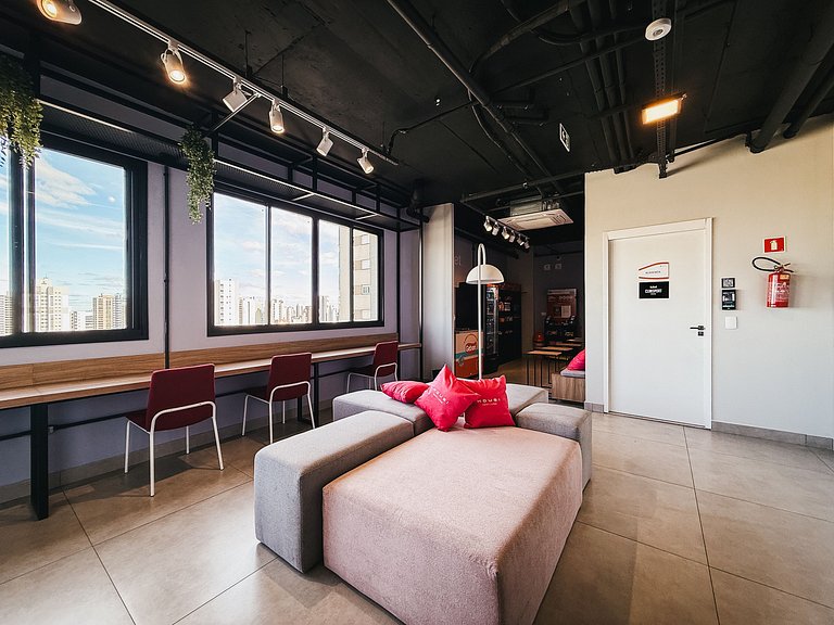 Studio recém inaugurado, com piscina e garagem