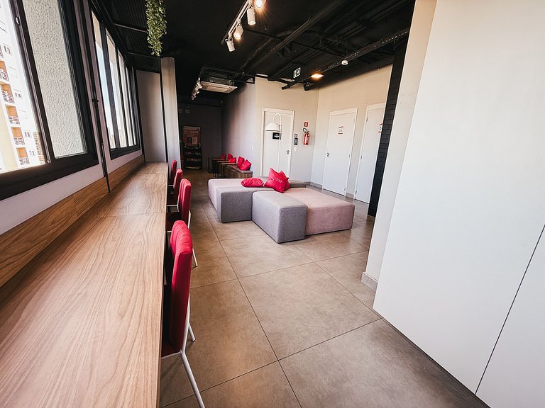 Studio recém inaugurado, com piscina e garagem