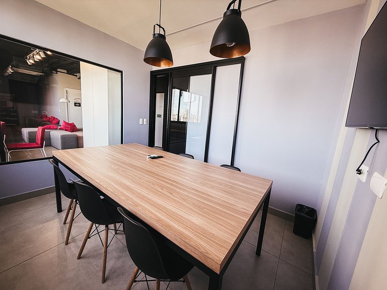 Studio recém inaugurado, com piscina e garagem