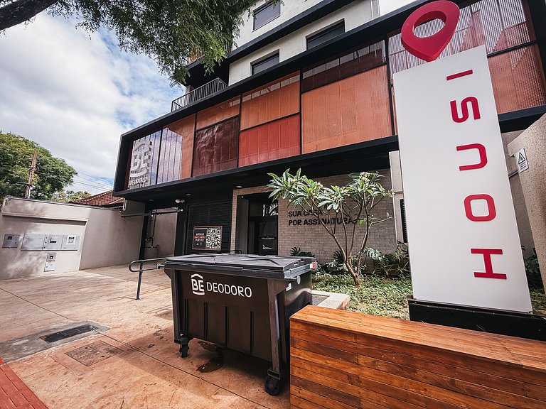 Studio recém inaugurado, com piscina e garagem