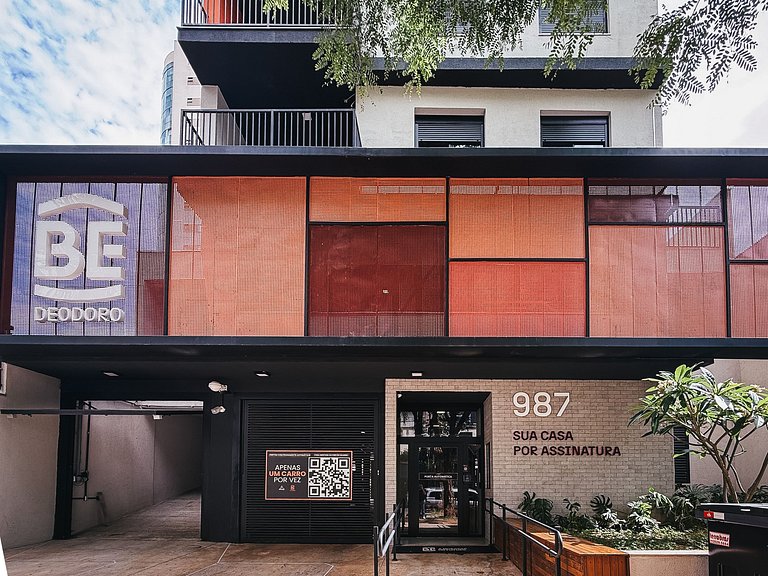 Studio recém inaugurado, com piscina e garagem