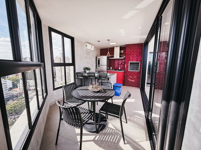 Studio recém inaugurado, com piscina e garagem