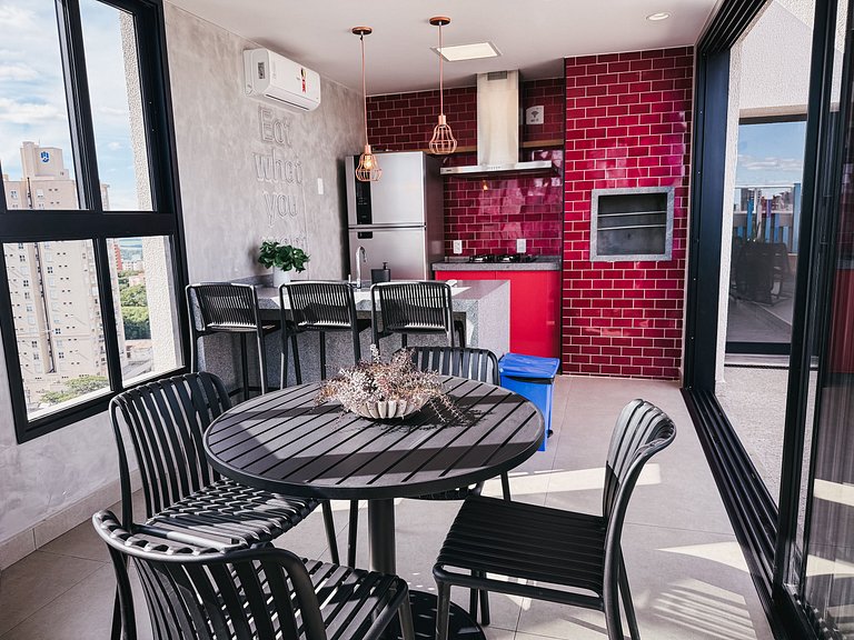 Studio recém inaugurado, com piscina e garagem