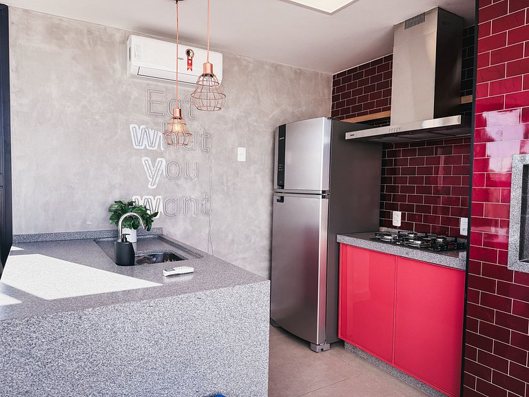 Studio recém inaugurado, com piscina e garagem