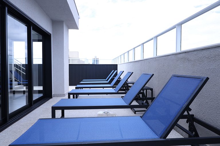 Studio recém inaugurado, com piscina e garagem