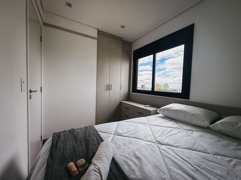 Ap para 4 pessoas novinho, próximo ao mercadão