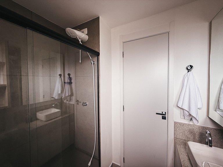 Ap para 4 pessoas novinho, próximo ao mercadão