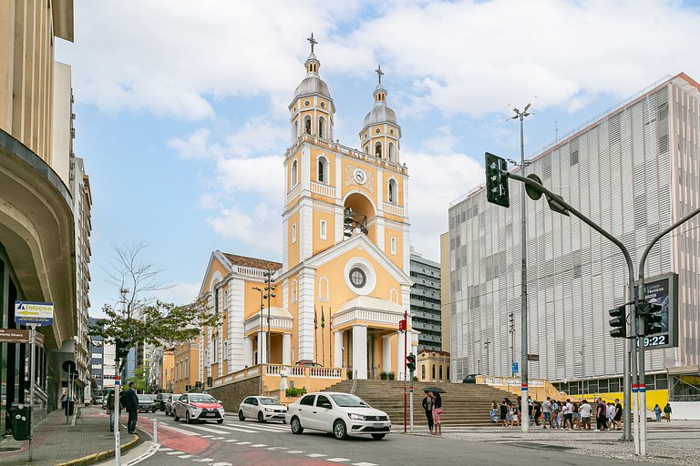 ap simples, mas completo, no coração da cidade